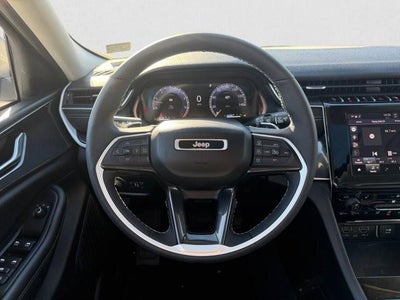 2023 Jeep Grand Cherokee Laredo 4x2