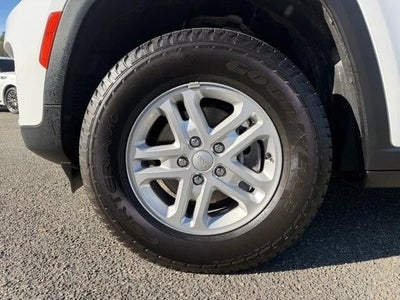 2023 Jeep Grand Cherokee Laredo 4x2