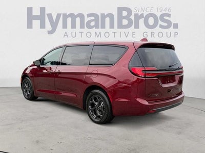 2022 Chrysler Pacifica Hybrid Touring L FWD