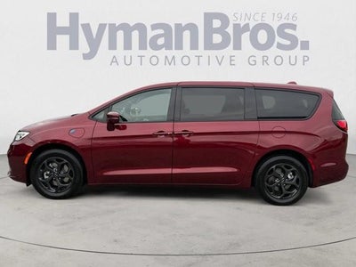 2022 Chrysler Pacifica Hybrid Touring L FWD