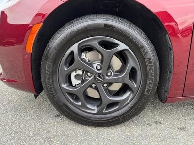 2022 Chrysler Pacifica Hybrid Touring L FWD