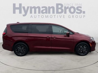 2022 Chrysler Pacifica Hybrid Touring L FWD