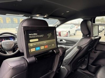 2022 Chrysler Pacifica Hybrid Touring L FWD