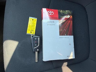 2025 Toyota RAV4 LE AWD (Natl)