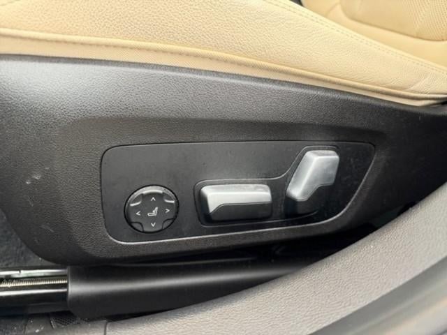2023 BMW 330i Sedan