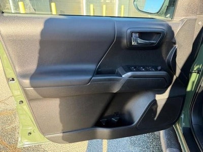 2022 Toyota Tacoma 4WD 4WD TRD Sport Double Cab 5' Bed V6 MT (Natl)