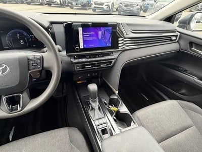 2025 Toyota Camry LE (SE)