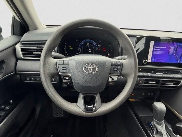 2025 Toyota Camry LE (SE)