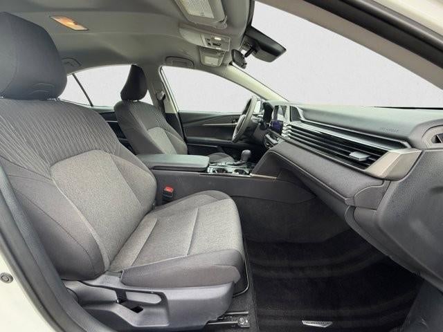 2025 Toyota Camry LE (SE)