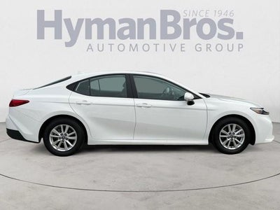 2025 Toyota Camry LE (SE)