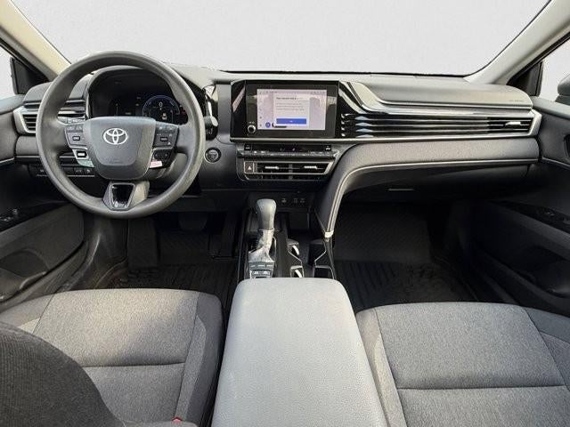 2025 Toyota Camry LE (SE)