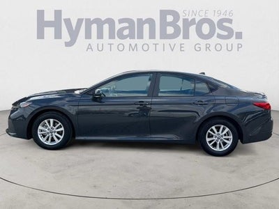 2025 Toyota Camry LE (SE)