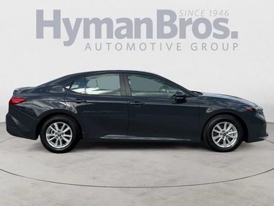 2025 Toyota Camry LE (SE)