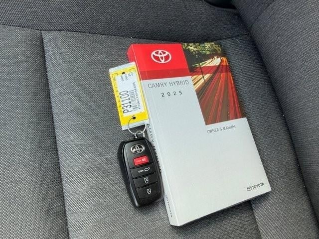 2025 Toyota Camry LE (SE)