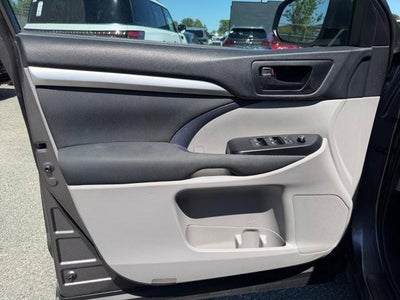 2019 Toyota Highlander LE V6 AWD (SE)