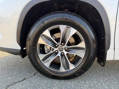 2025 Toyota Highlander XLE FWD (Natl)