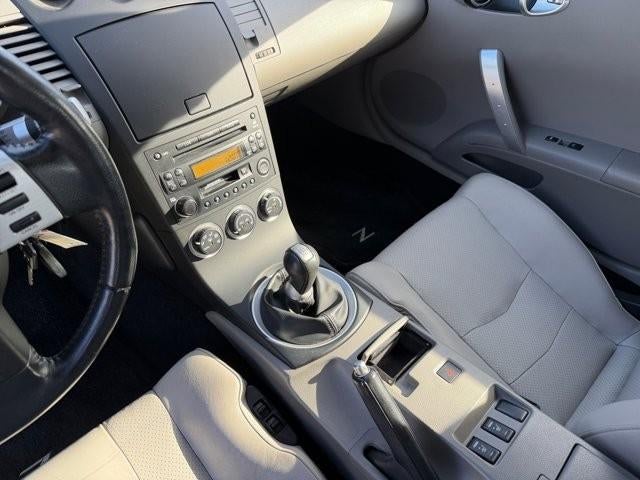 2005 Nissan 350Z 2dr Roadster Touring Manual