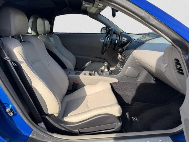 2005 Nissan 350Z 2dr Roadster Touring Manual