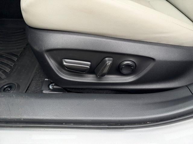 2023 Toyota Prius XLE AWD (Natl)