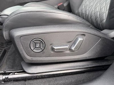 2025 Audi SQ6 e-tron Prestige quattro