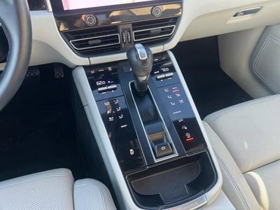 2023 Porsche Macan AWD