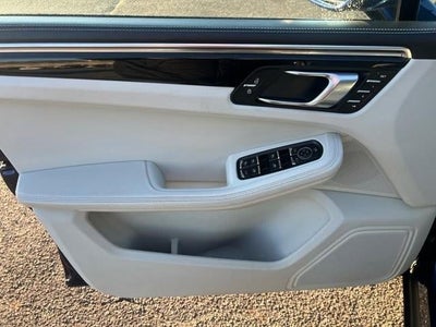 2023 Porsche Macan AWD
