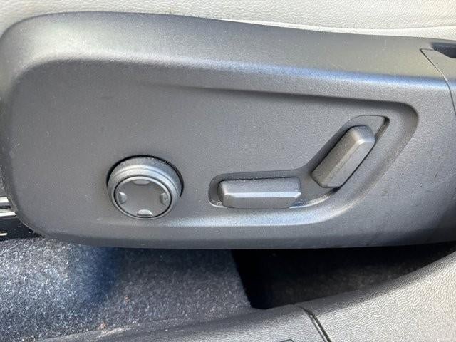 2021 Volvo XC40 T5 AWD Momentum