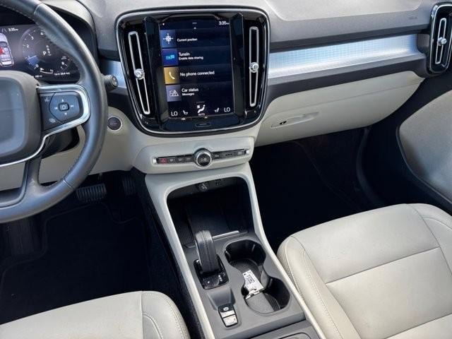 2021 Volvo XC40 T5 AWD Momentum