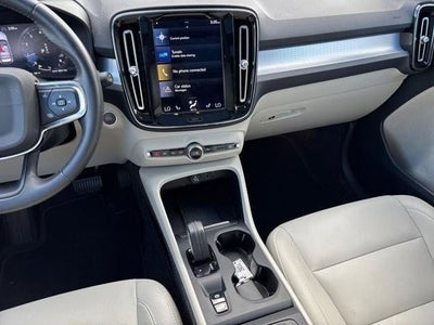 2021 Volvo XC40 T5 AWD Momentum