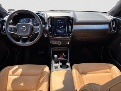2019 Volvo XC40 T5 AWD Momentum