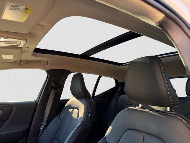 2025 Volvo XC40 B5 AWD Plus Bright Theme