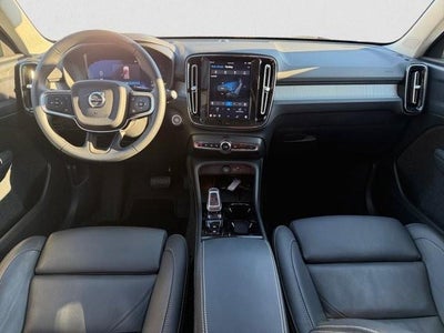 2025 Volvo XC40 B5 AWD Plus Bright Theme