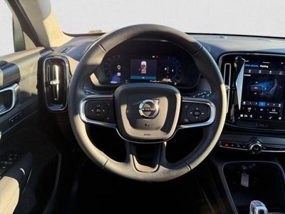2025 Volvo XC40 B5 AWD Plus Bright Theme