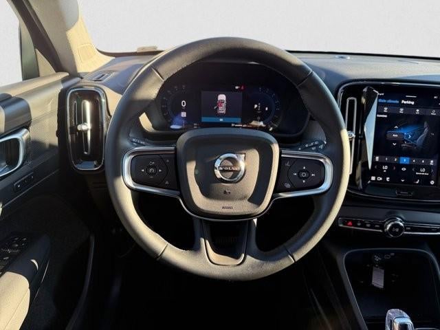 2025 Volvo XC40 B5 AWD Plus Bright Theme