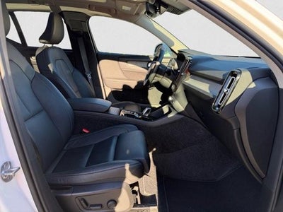 2025 Volvo XC40 B5 AWD Plus Bright Theme