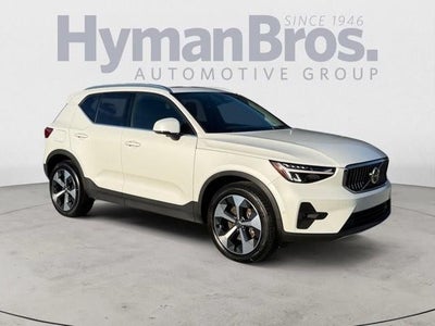 2025 Volvo XC40 B5 AWD Plus Bright Theme