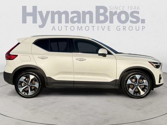 2025 Volvo XC40 B5 AWD Plus Bright Theme