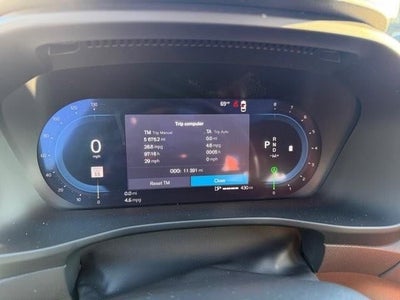 2025 Volvo XC40 B5 AWD Plus Bright Theme