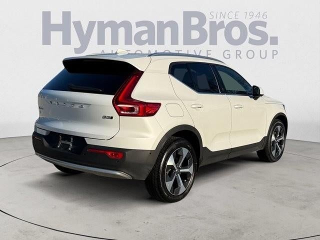 2025 Volvo XC40 B5 AWD Plus Bright Theme
