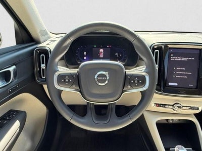 2023 Volvo XC40 B5 AWD Plus Dark Theme