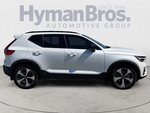 2023 Volvo XC40 B5 AWD Plus Dark Theme