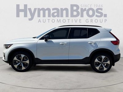 2023 Volvo XC40 B5 AWD Plus Dark Theme