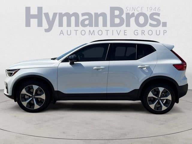 2023 Volvo XC40 B5 AWD Plus Dark Theme