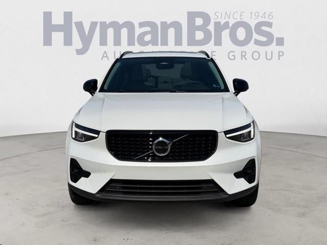 2023 Volvo XC40 B5 AWD Plus Dark Theme