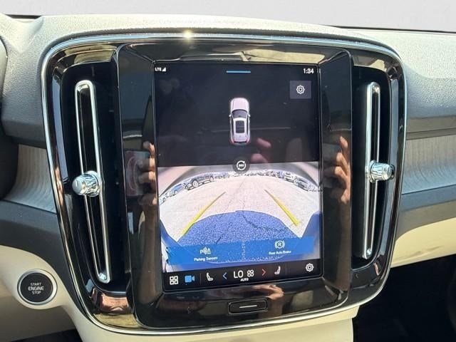 2023 Volvo XC40 B5 AWD Plus Dark Theme