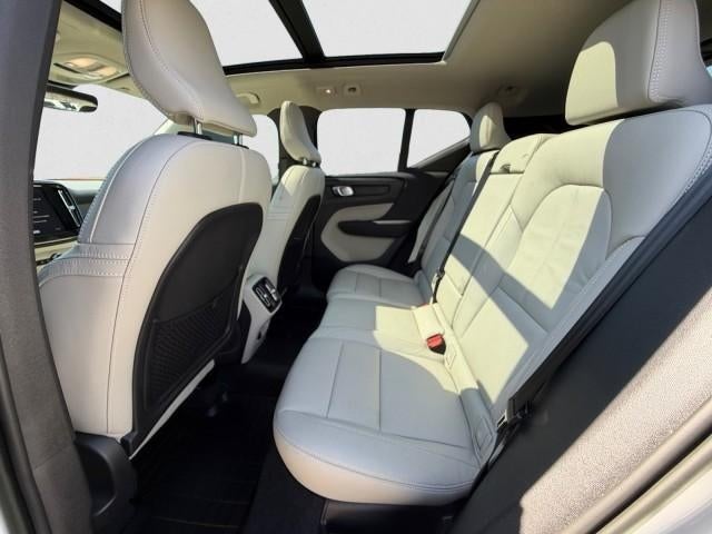 2023 Volvo XC40 B5 AWD Plus Dark Theme