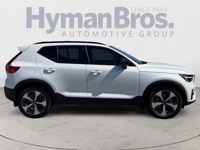 2023 Volvo XC40 B5 AWD Plus Dark Theme