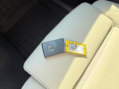 2023 Volvo XC40 B5 AWD Plus Dark Theme