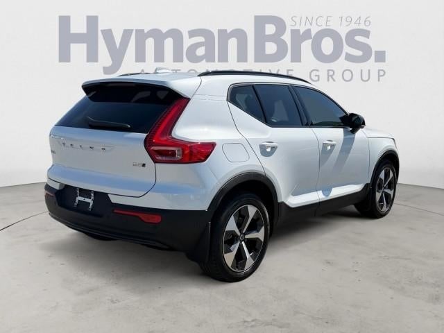 2023 Volvo XC40 B5 AWD Plus Dark Theme