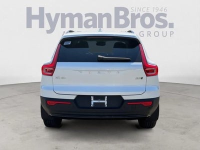 2023 Volvo XC40 B5 AWD Plus Dark Theme